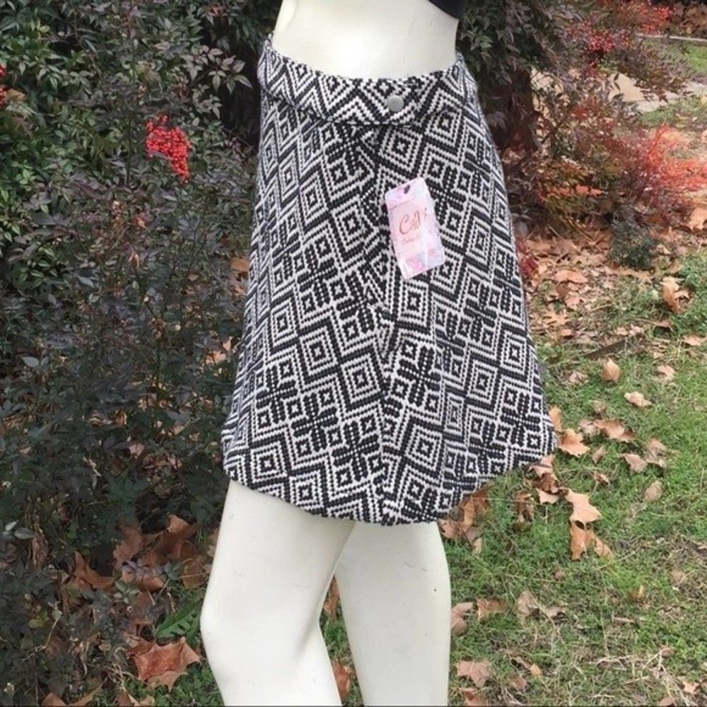 NEW B&W Abstract Geo Printed A-Line Mini Skirt Size Small
